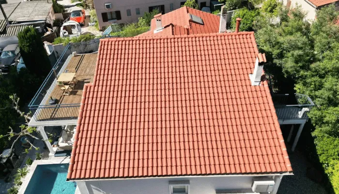 Rénovation de toiture en tuiles varoises